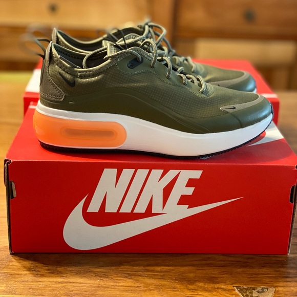 W NIKE AIR MAX DIA sneaker - Picture 1 of 9